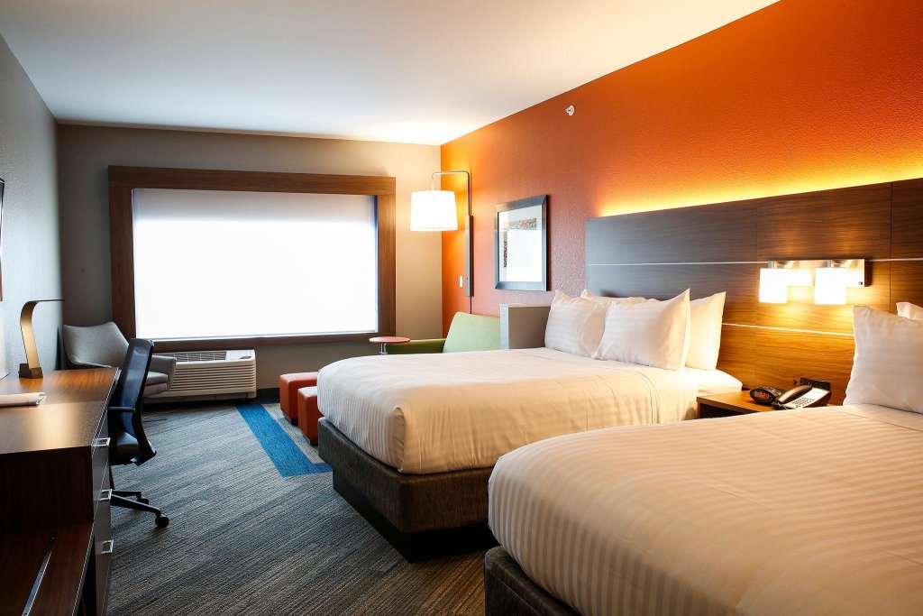 Двухместный люкс c 1 комнатой Holiday Inn Express & Suites Downtown Louisville, an IHG Hotel
