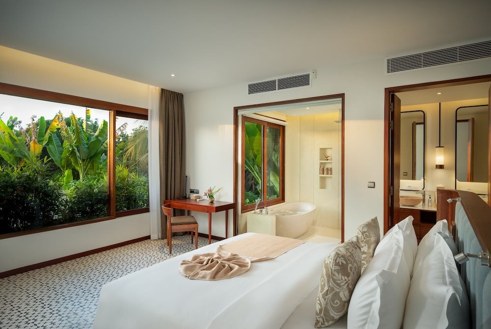 Вилла Deluxe с 3 комнатами WAKA VILLA Private Resort & Spa