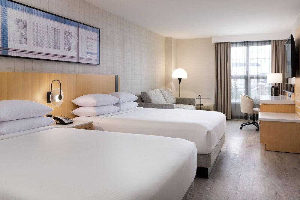 Номер Standard Delta Hotels by Marriott Grand Okanagan Resort