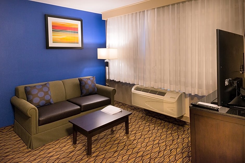 Люкс Holiday Inn Express Hotel & Suites Pasadena-Colorado Boulevard, an IHG Hotel