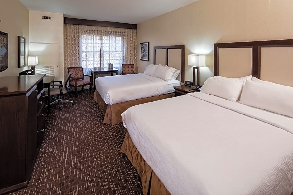 Четырёхместный номер Standard с видом на город Holiday Inn Resort Deadwood Mountain Grand, an IHG Hotel