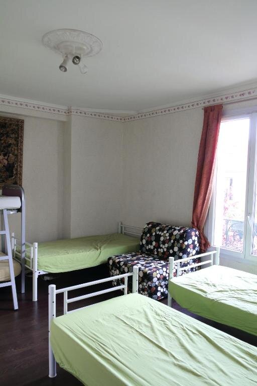 Bed in Dorm (female dorm) Parisgaja