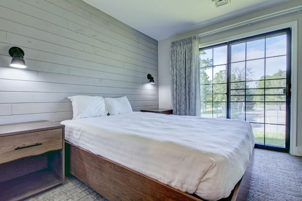 2 Bedrooms Villa Pocono Mountain Villas by Exploria Resorts