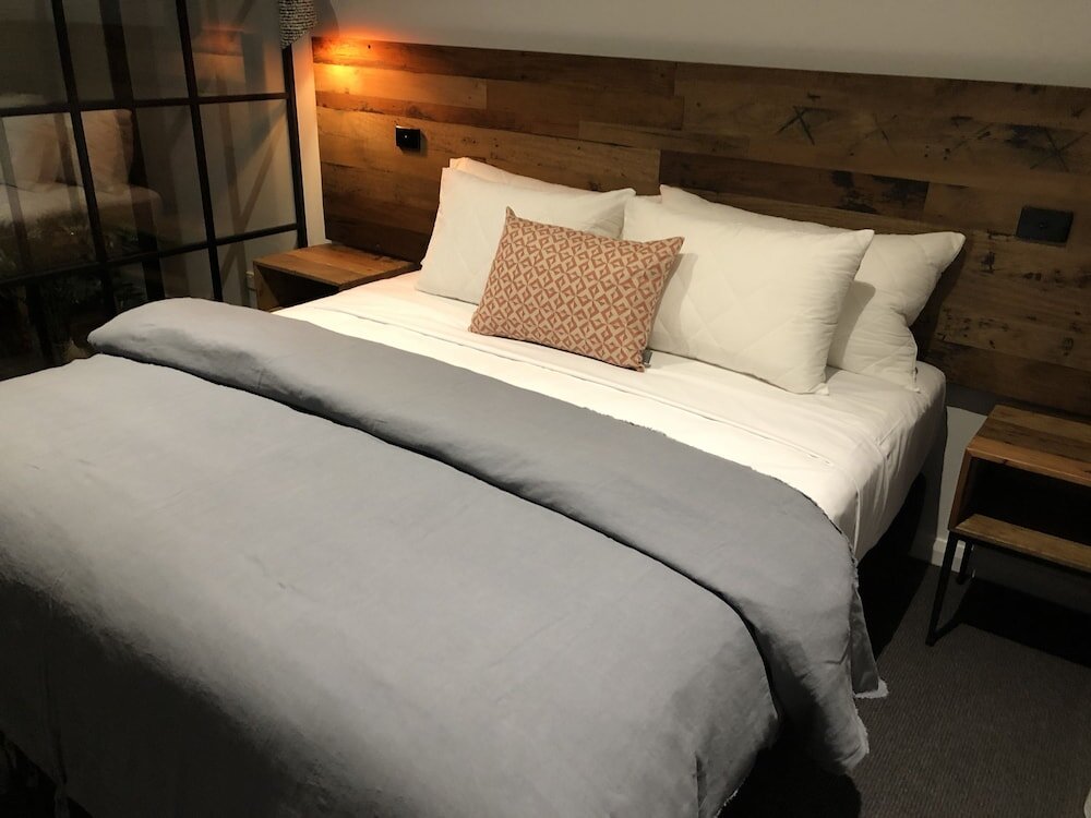 Апартаменты Deluxe Timber Door Luxury Accommodation Geelong