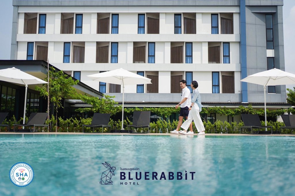 Кровать в общем номере Blue Rabbit Hotel