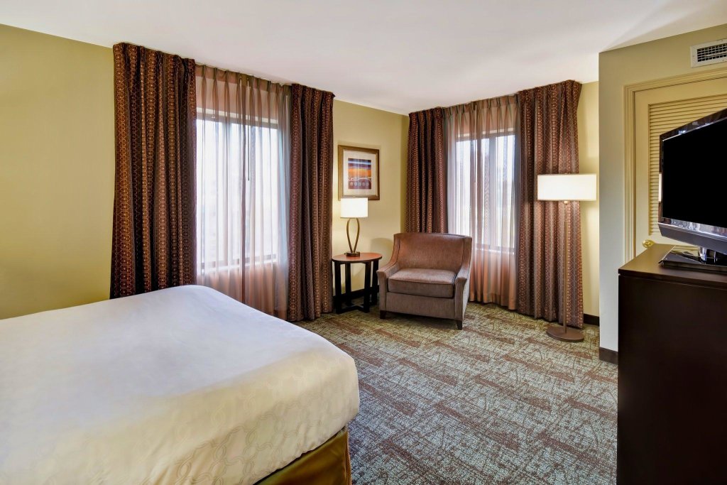 Suite 2 Schlafzimmer Staybridge Suites Middleton/Madison-West, an IHG Hotel