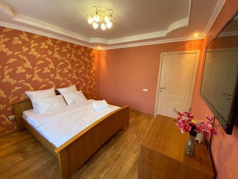 Кровать в общем номере с 2 комнатами Апартаменты Вэлком Хоум на ул. Ленинградская, д. 72