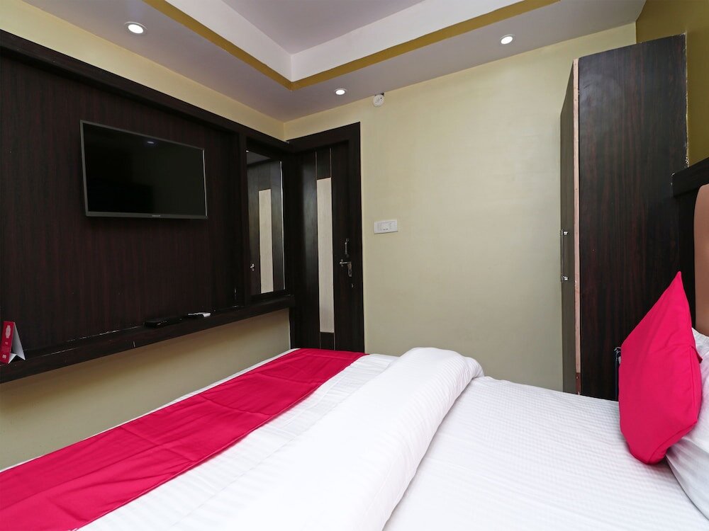 Suite OYO 15169 Hotel Rk Inn
