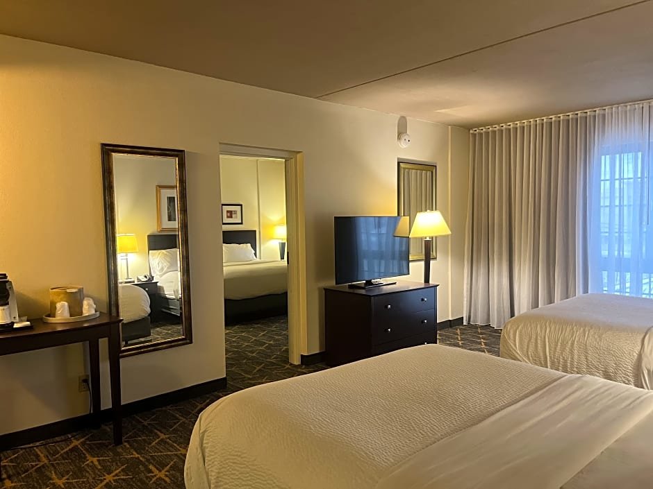 Habitación cuádruple Premium Holiday Inn Hotel & Suites Springfield, an IHG Hotel