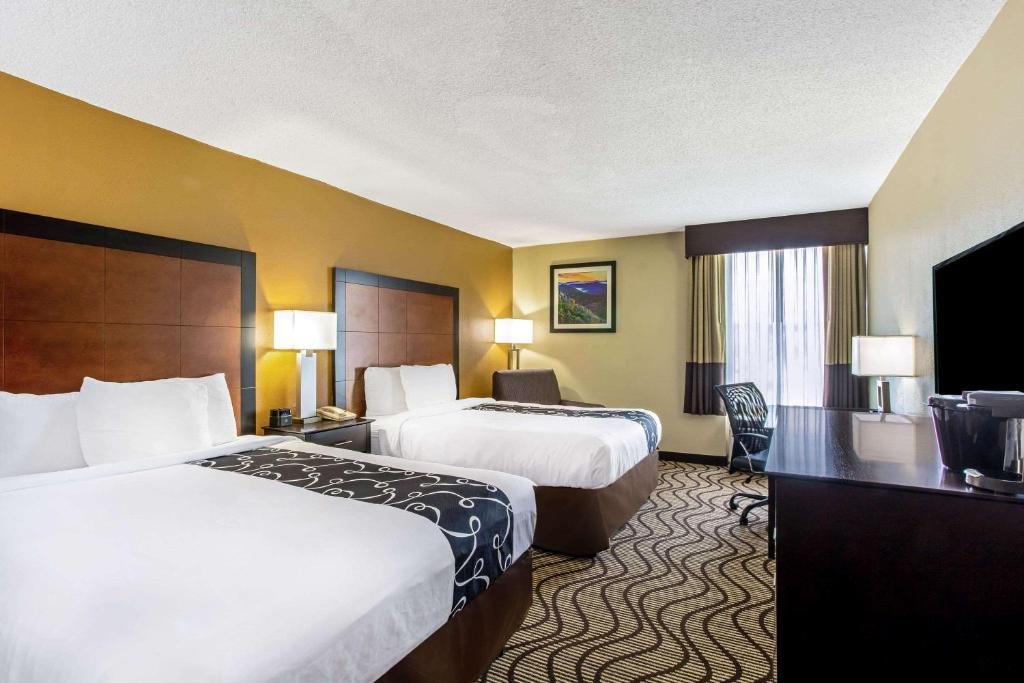 Standard Double room La Quinta Inn & Suites by Wyndham Wytheville