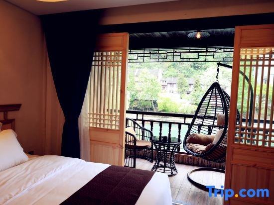 Suite familiare con balcone e con vista sul fiume Yanyuting River View Inn