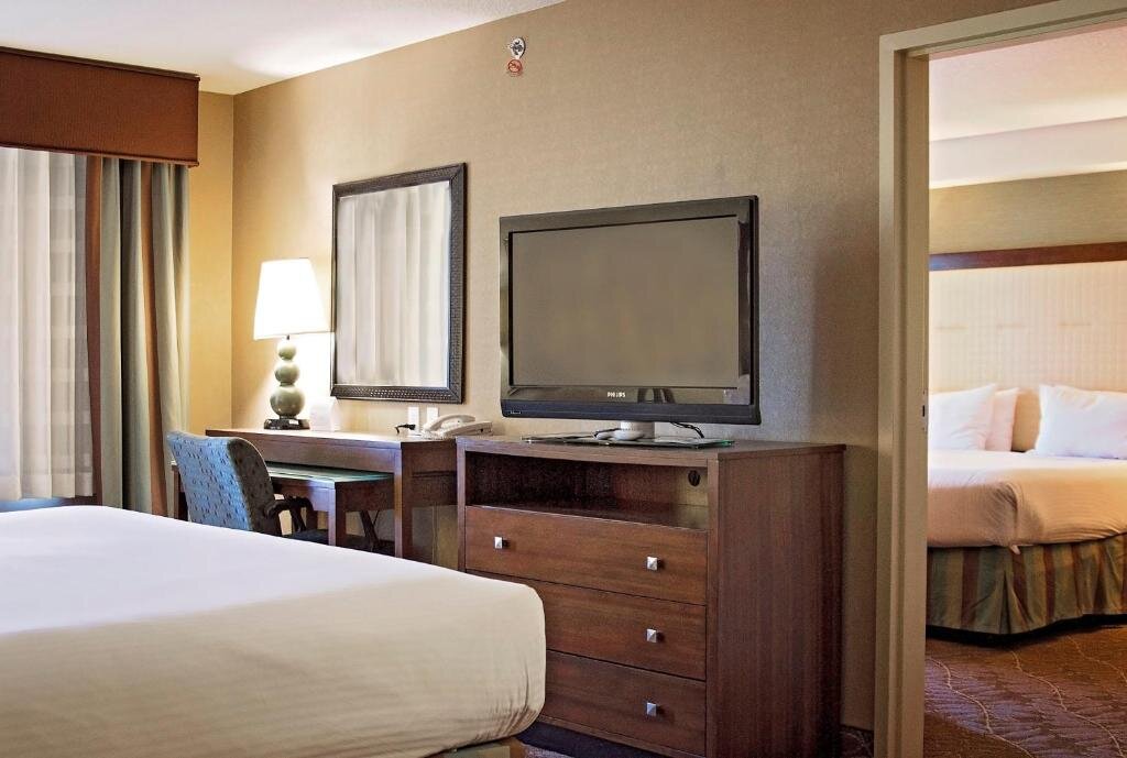 Двухместный люкс c 1 комнатой Holiday Inn Express & Suites Logan, an IHG Hotel