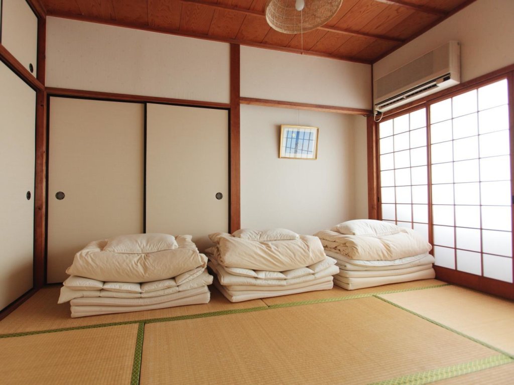 Кровать в общем номере Nara Ugaya Guesthouse