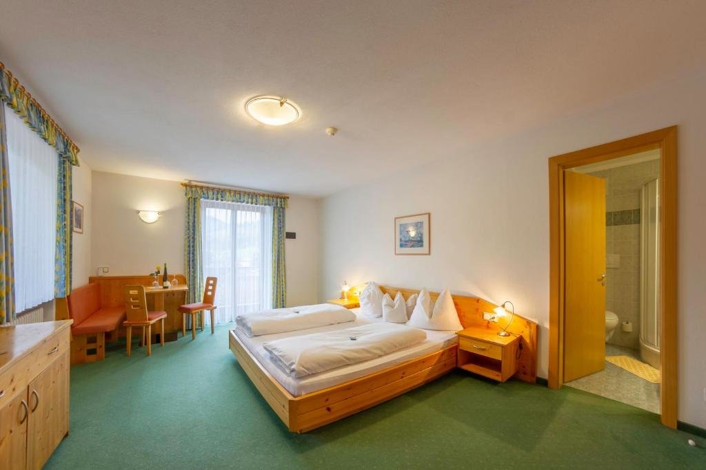 Standard Doppel Zimmer mit Bergblick Hotel Garni Angerer