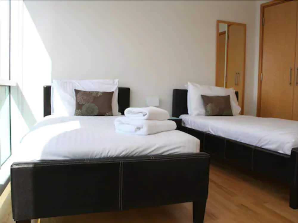 Четырёхместные апартаменты с 2 комнатами Glasgow Lofts Serviced Apartments