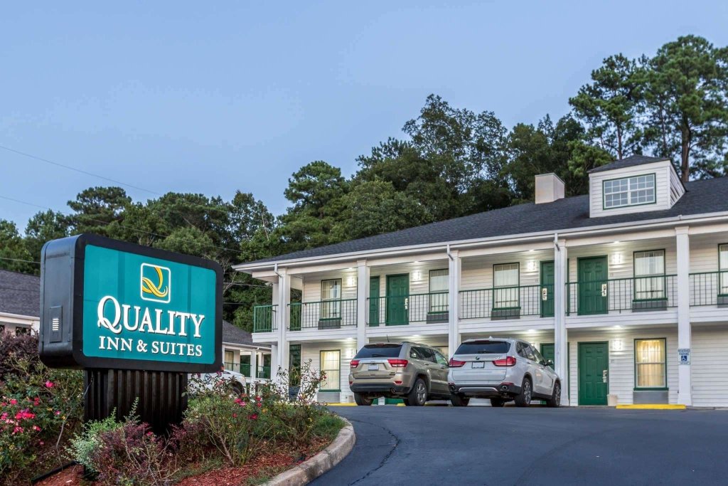 Номер Standard Quality Inn & Suites near Lake Oconee