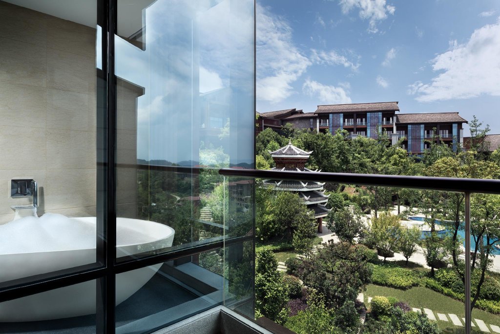 Двухместный номер Deluxe с красивым видом из окна Anantara Guiyang Resort
