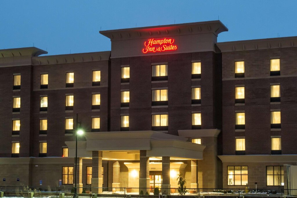Кровать в общем номере Hampton Inn & Suites Cincinnati / Uptown - University Area
