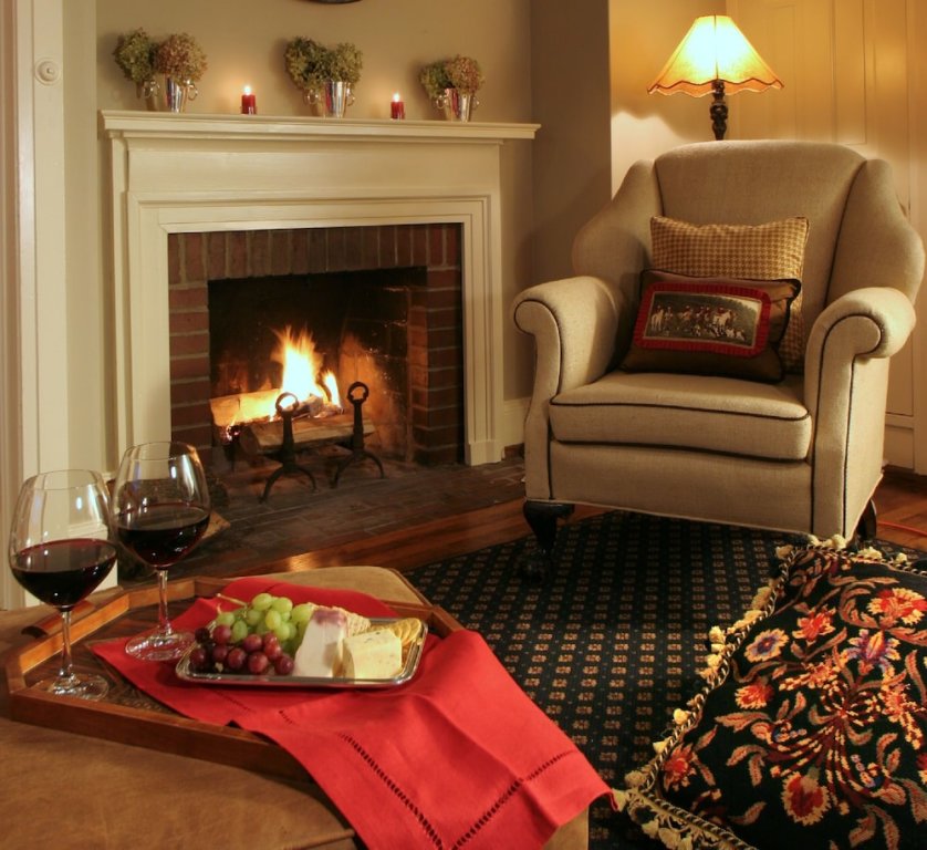 Suite 10 Fitch Luxurious Romantic Inn