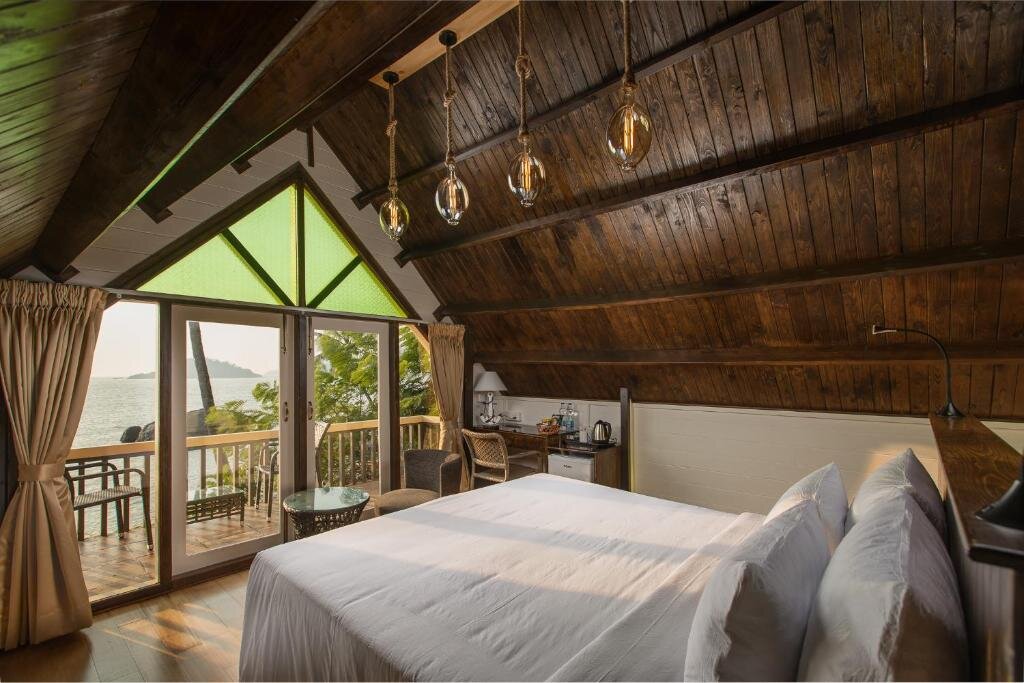 Deluxe Double room with balcony and beachfront The Ark Comforts