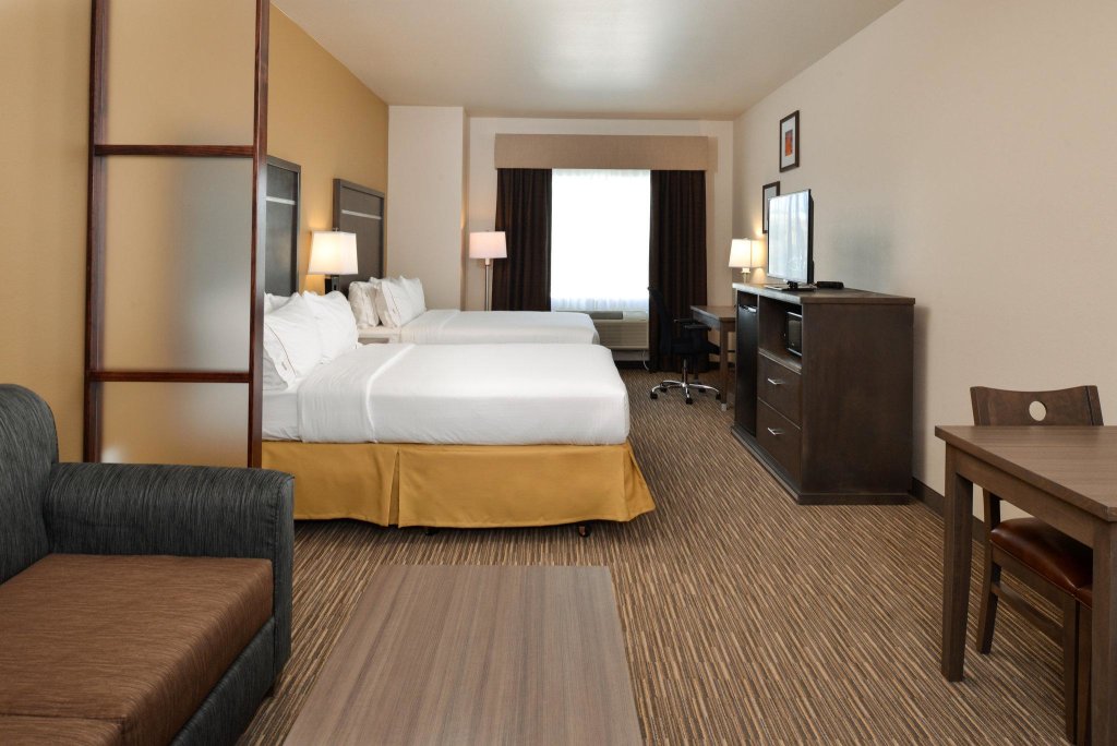 Quadruple Suite Holiday Inn Express & Suites Globe, an IHG Hotel