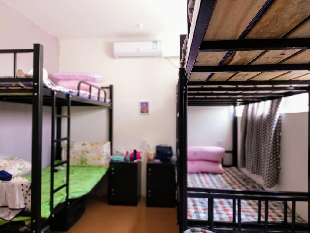 Кровать в общем номере Loving Chengdu Youth Hostel