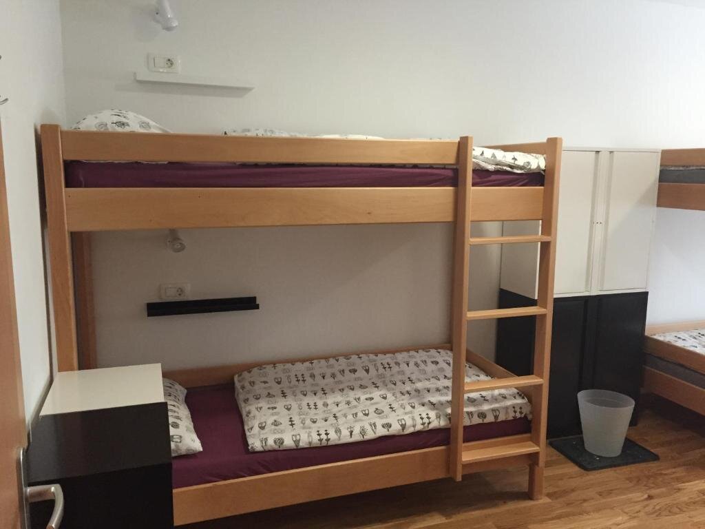Кровать в общем номере Hostel Vrba