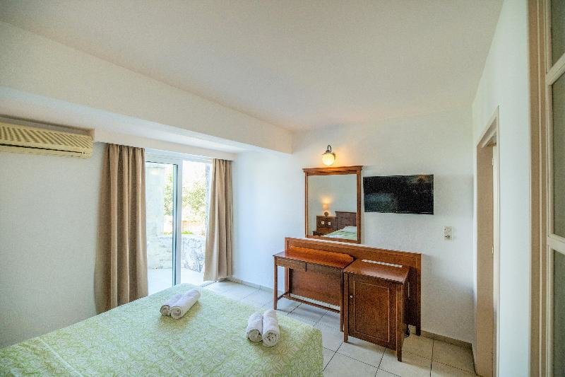 Standard Single room with balcony and with garden view Semiramis Village