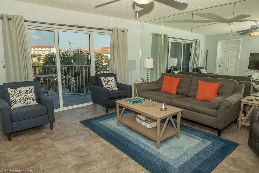 Standard chambre Seacrest 305 is a 2 BR Gulf front on Okaloosa Island by RedAwning