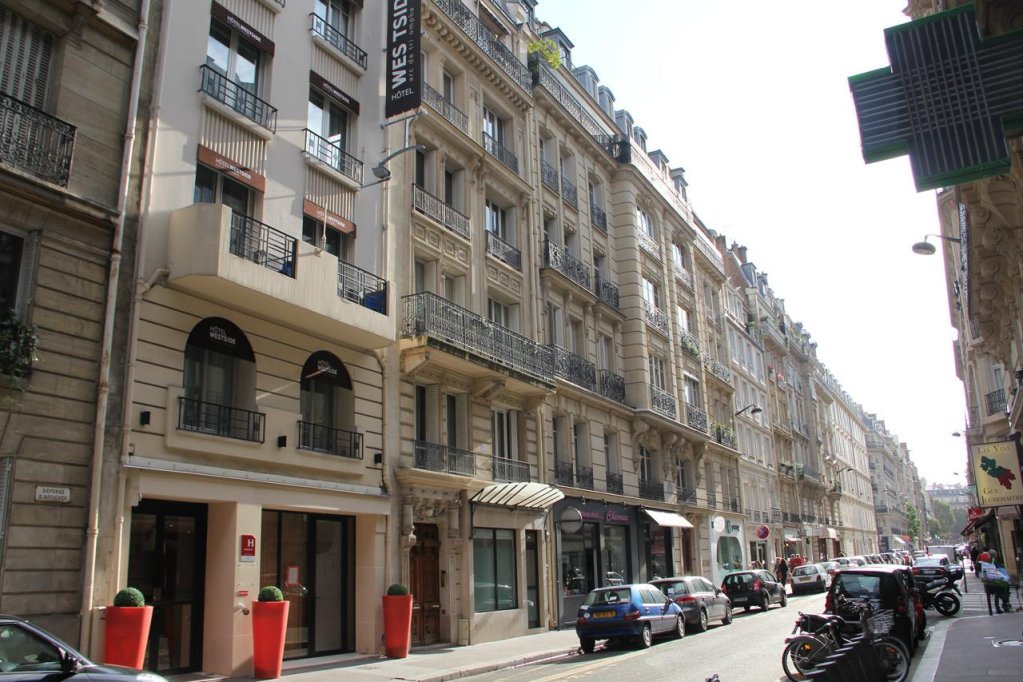Номер Standard с балконом Westside Arc de Triomphe Hotel