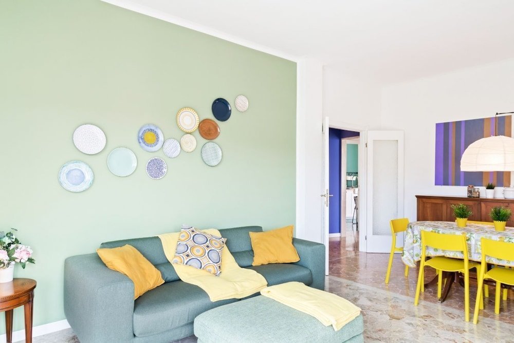 Apartment Chiavari Colorful Flat with Garage