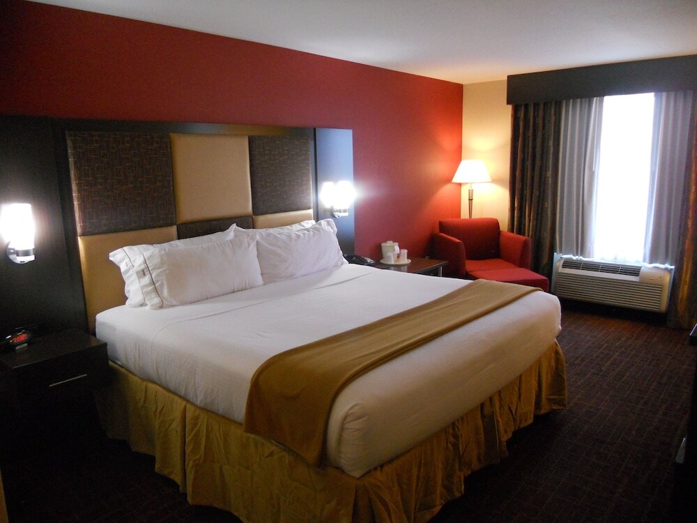Suite Holiday Inn Express & Suites Greensburg, an IHG Hotel