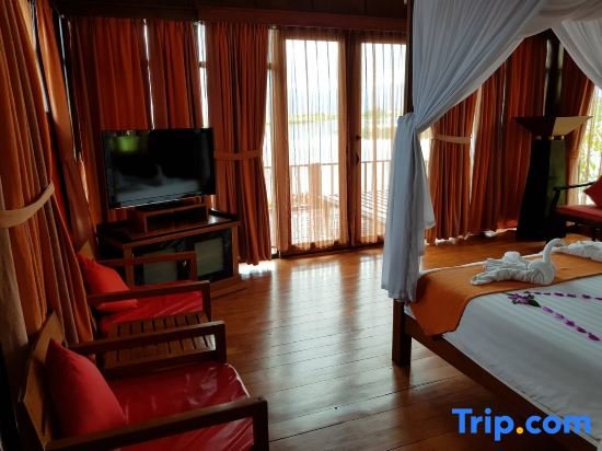 Double Villa with water view Inle Resort & Spa
