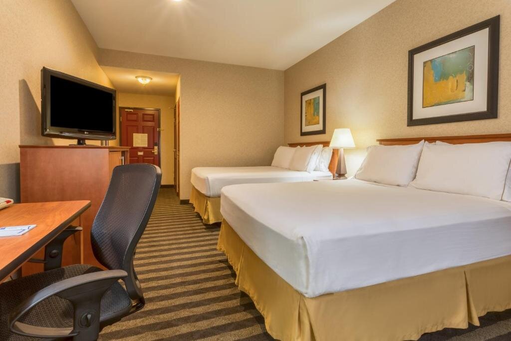 Двухместный номер Standard Holiday Inn Express Hotel & Suites Manteca, an IHG Hotel