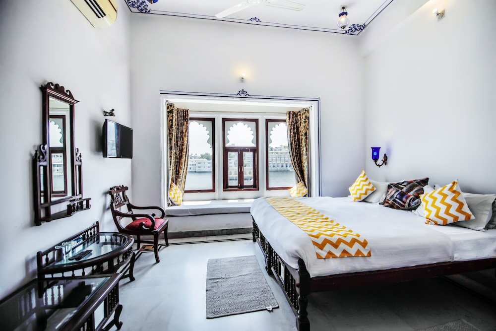Номер Premium с балконом и с видом на озеро Hotel Devraj Niwas on Lake Pichola
