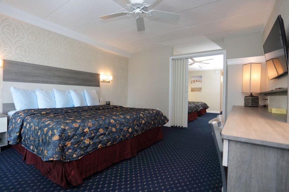 Номер Standard с 2 комнатами с балконом и с частичным видом Adventurer Oceanfront Inn