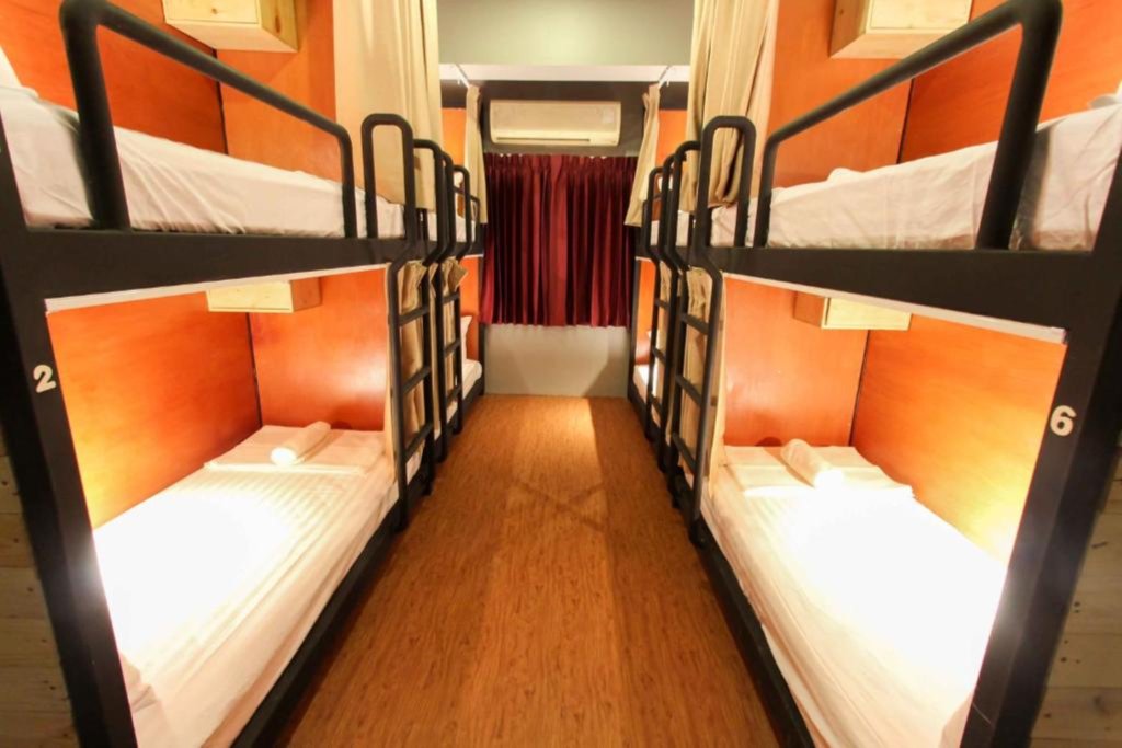 Кровать в общем номере (женский номер) ThongLor Travellers Hostel and Cafe