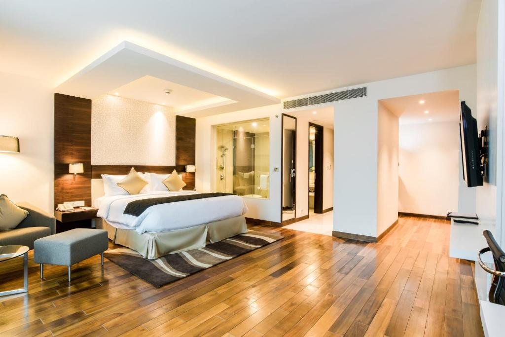 Premium Zimmer Howard Johnson by Wyndham Bengaluru Hebbal