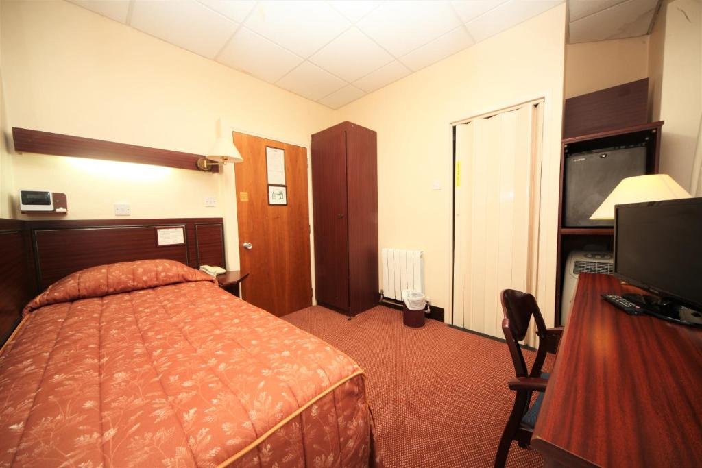 Standard Single room Bristol Hotel