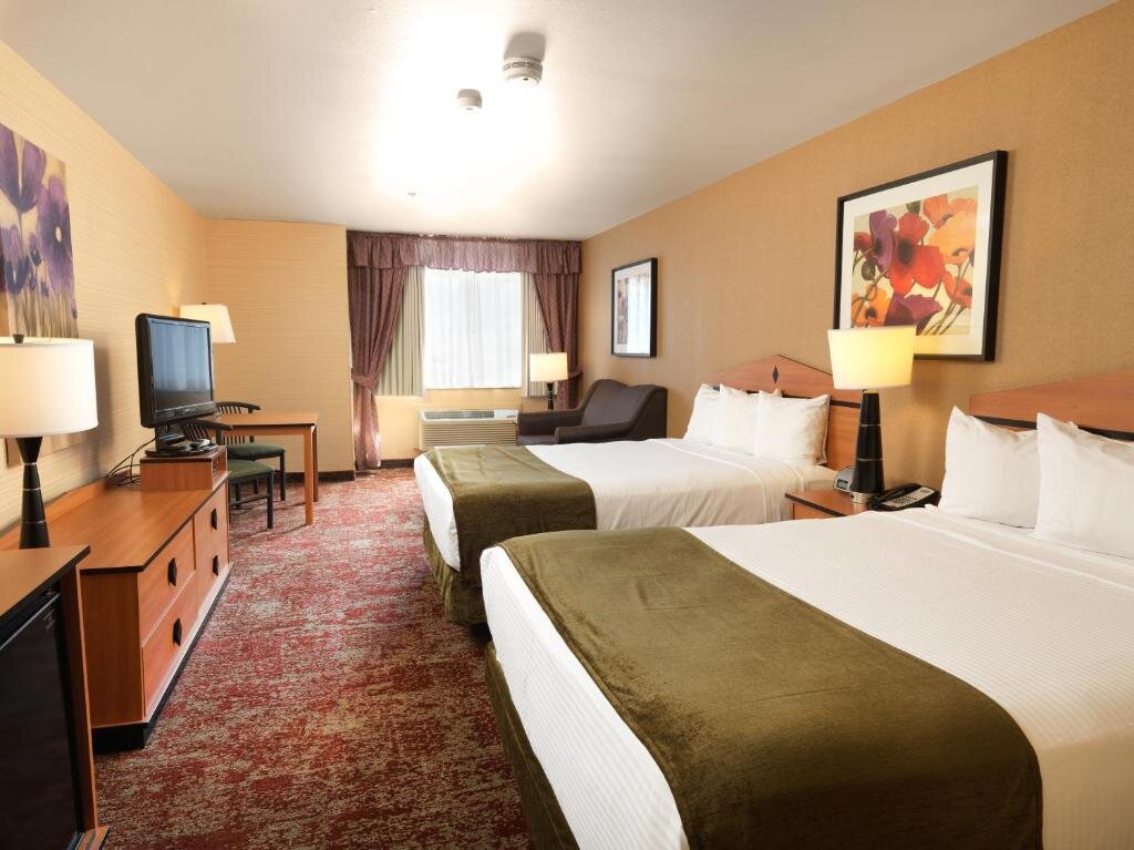 Двухместный номер Standard Crystal Inn Hotel & Suites - Midvalley