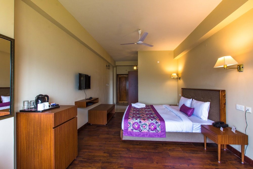 Двухместный люкс с балконом Mount Himalayan Hotel