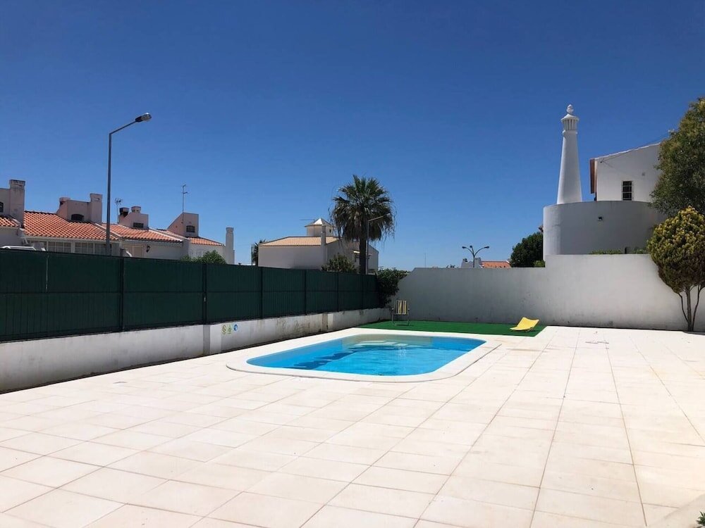 Cabaña Remarkable 3-bed House in Albufeira