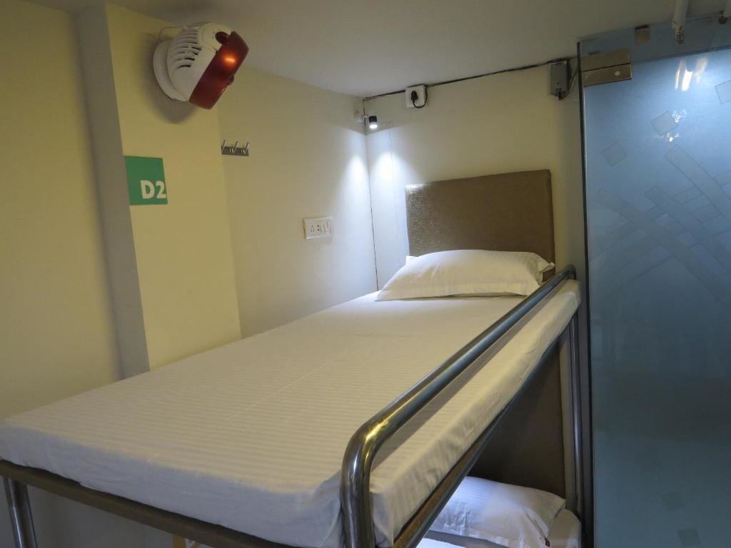 Кровать в общем номере (мужской номер) Smyle Inn - Best Value Hotel near New Delhi Station