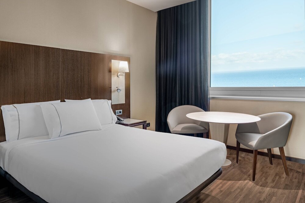 Superior Double guest room with sea view AC Hotel Barcelona Fórum