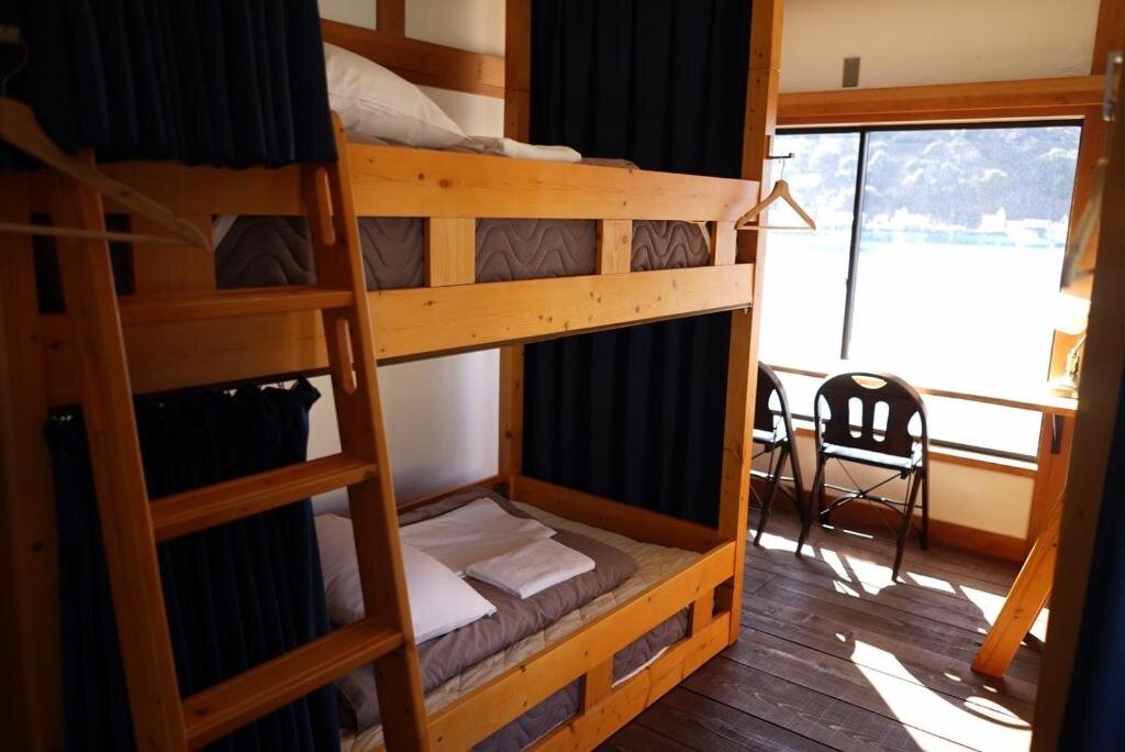 Кровать в общем номере Tagore Harbor Hostel