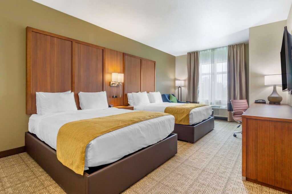 Четырёхместный номер Standard Comfort Inn & Suites Lakewood by JBLM