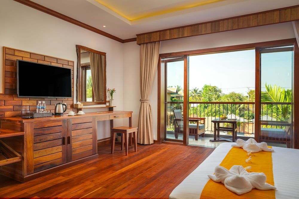 Deluxe Doppel Zimmer mit Balkon und mit Poolblick Khmer House Resort