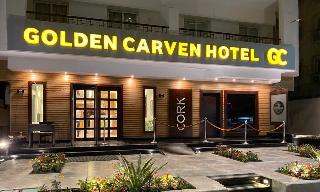 Кровать в общем номере Golden Carven Hotel