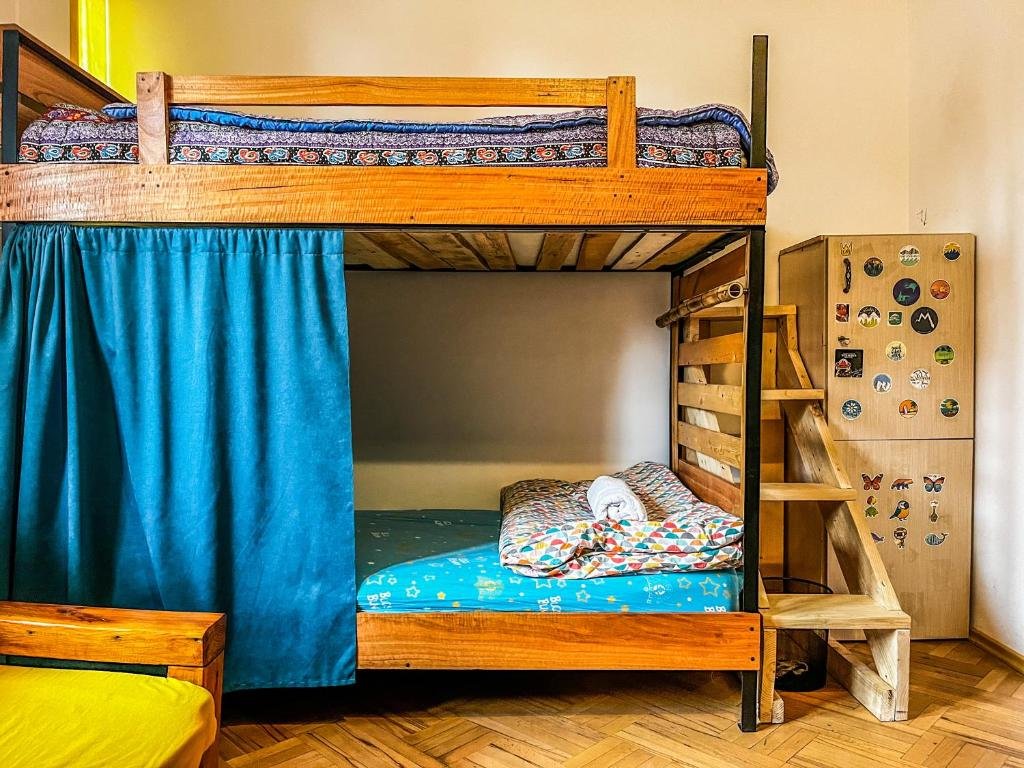 Кровать в общем номере Bao Hostel Kutaisi