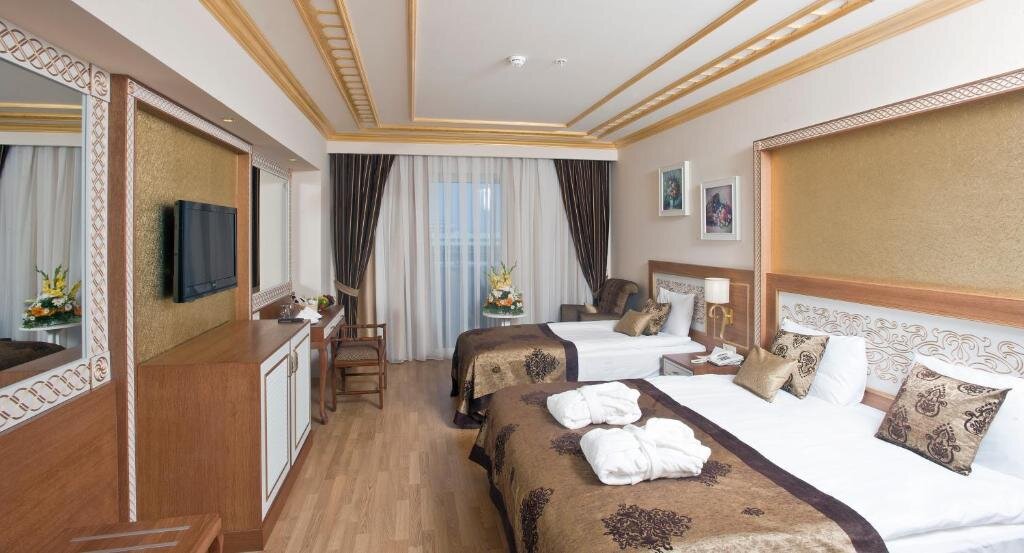 Трёхместный номер Standard с частичным видом на море Crystal Palace Luxury Resort & Spa